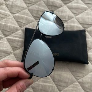 Quay X Desi High Key black